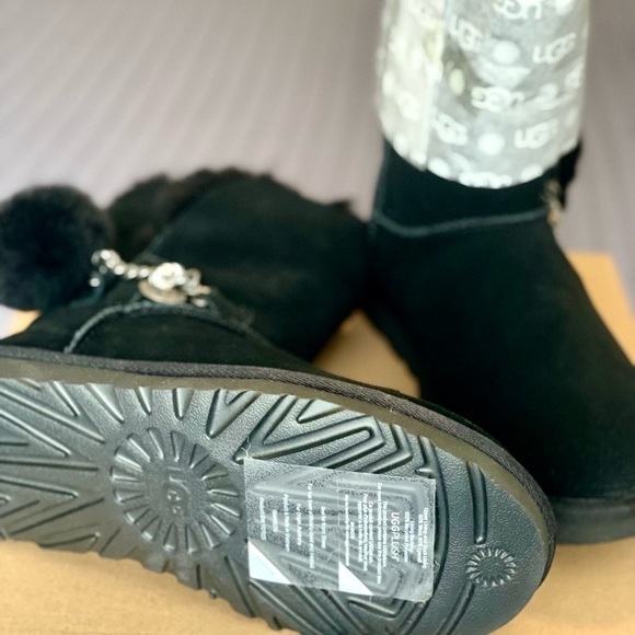 New Ladies UGG Classic Short Charm shoes, size 7, black suede. - Picture 3 of 6